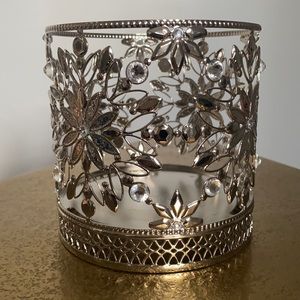 BATH AND BODYWORKS 3 WICK CANDLE HOLD